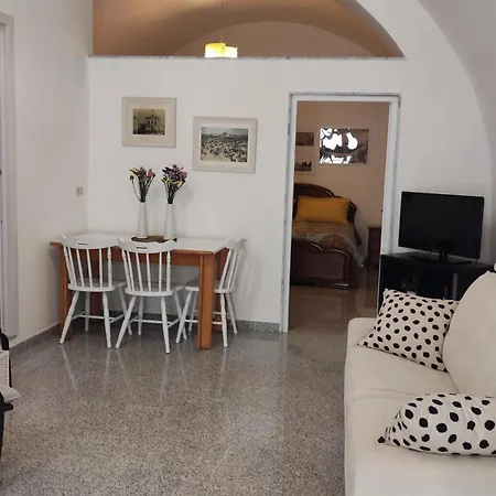 Sotto L'arco